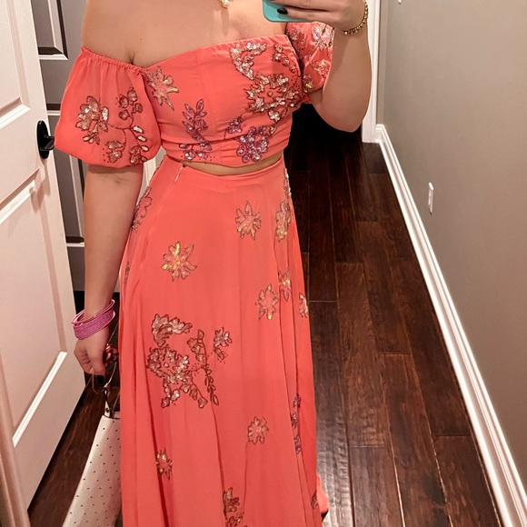 Lehenga crop top & maxi skirt plus scarf! Size 2 in pink! - Picture 8 of 8